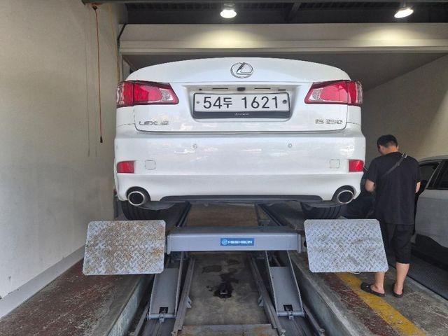 Lexus IS 2011 — inspection photo 2