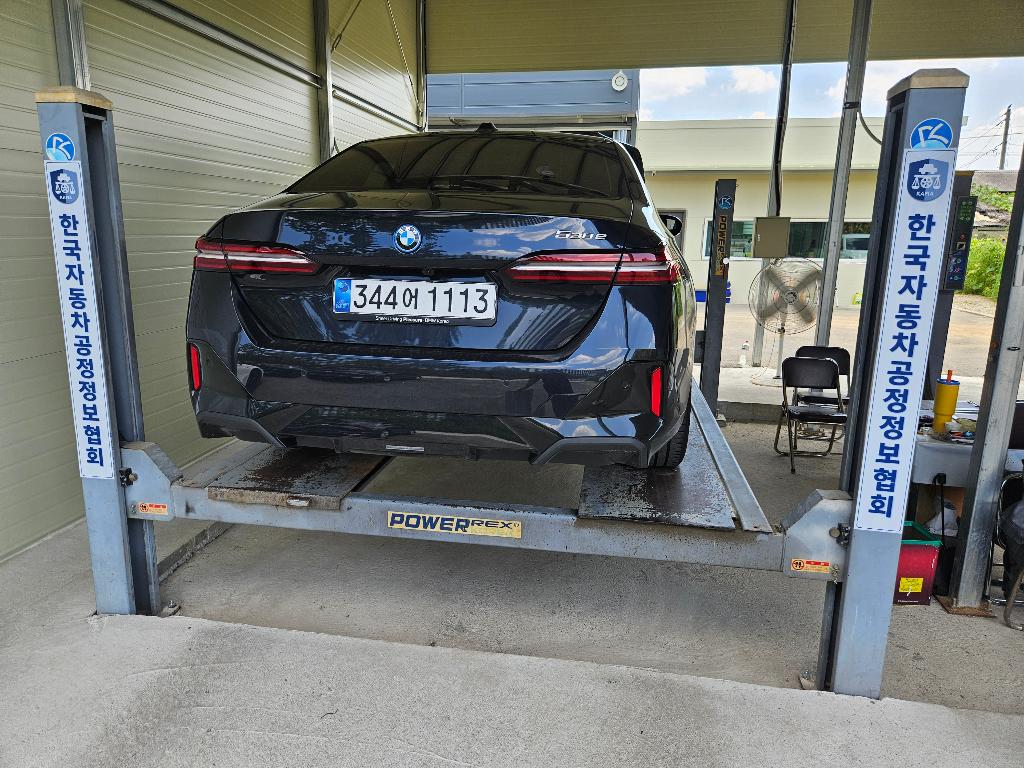 BMW 5-Series 2025 — inspection photo 2