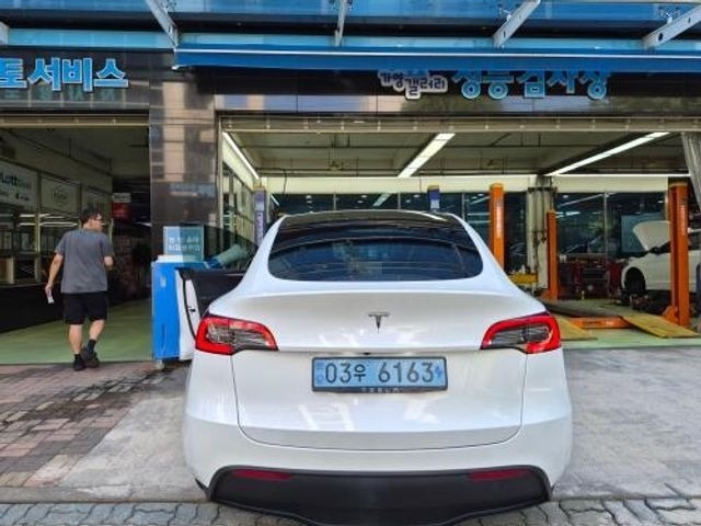 Tesla Model Y 2023 — inspection photo 2