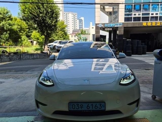 Tesla Model Y 2023 — inspection photo 1