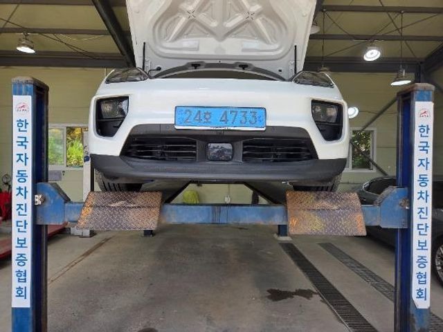 Porsche Macan 2025 — inspection photo 1
