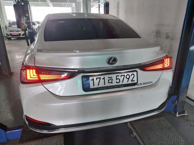 Lexus ES 2026 — inspection photo 2