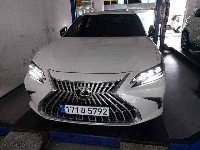 Lexus ES 2026 — inspection photo 1