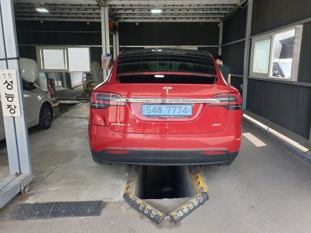Tesla Model X 2019 — inspection photo 2