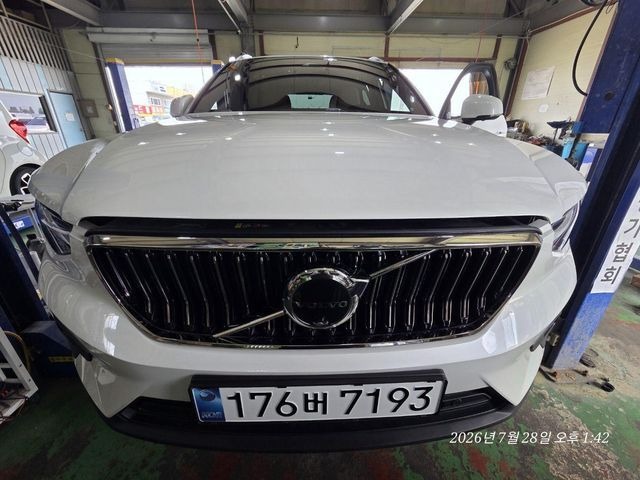 Volvo XC40 2024 — inspection photo 1