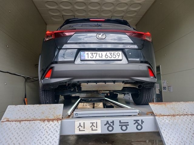 Lexus UX 2024 — inspection photo 2