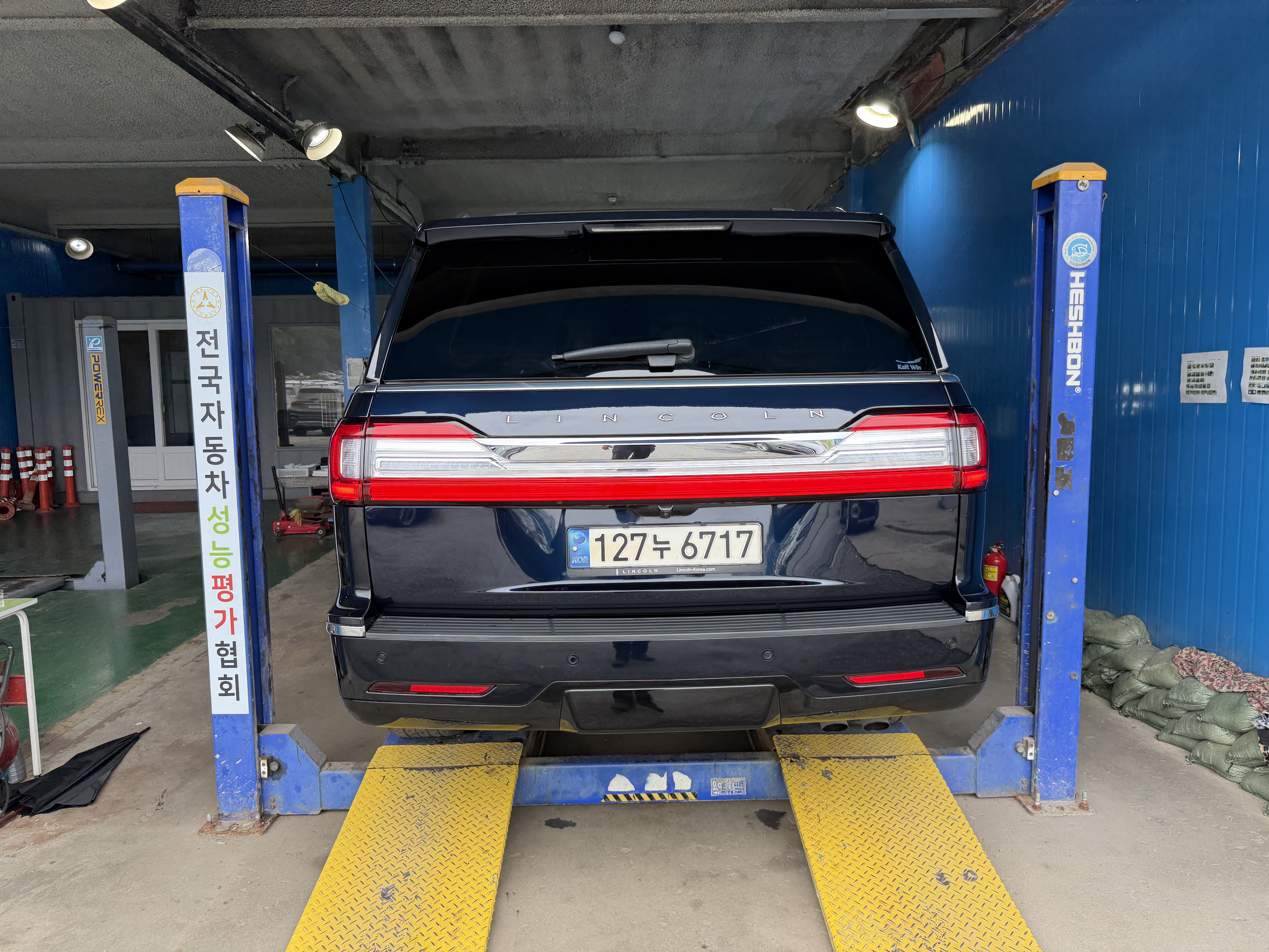 Lincoln Navigator 2021 — inspection photo 2