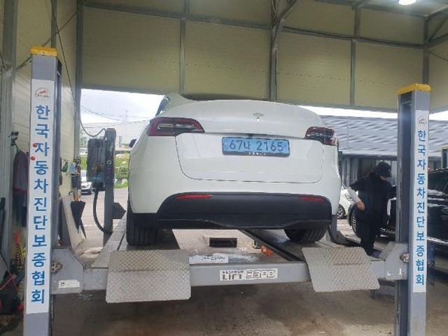 Tesla Model Y 2024 — inspection photo 2