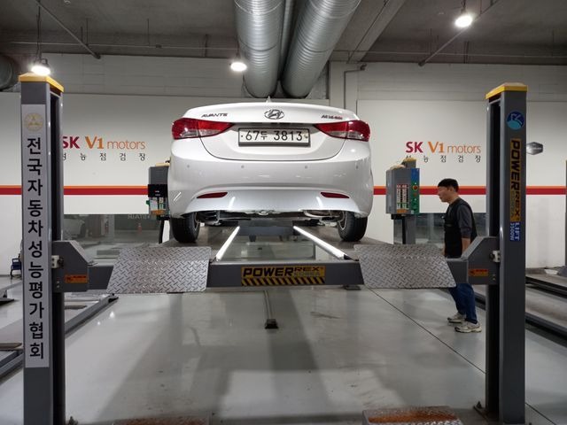 Hyundai AVANTE 2012 — inspection photo 2