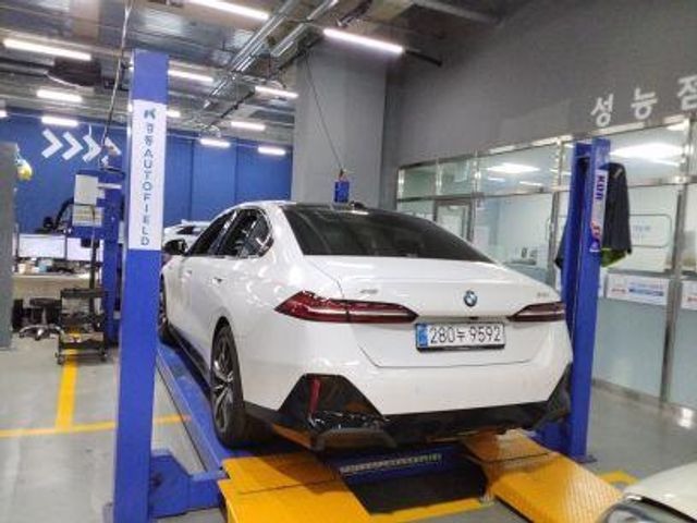 BMW 5-Series 2026 — inspection photo 2