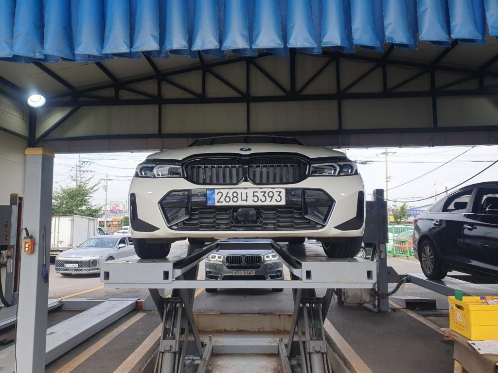 BMW 3-Series 2023 — inspection photo 1