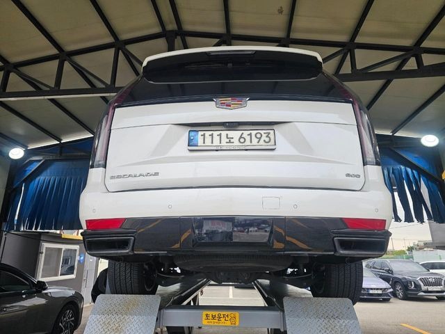 Cadillac Escalade 2023 — inspection photo 2