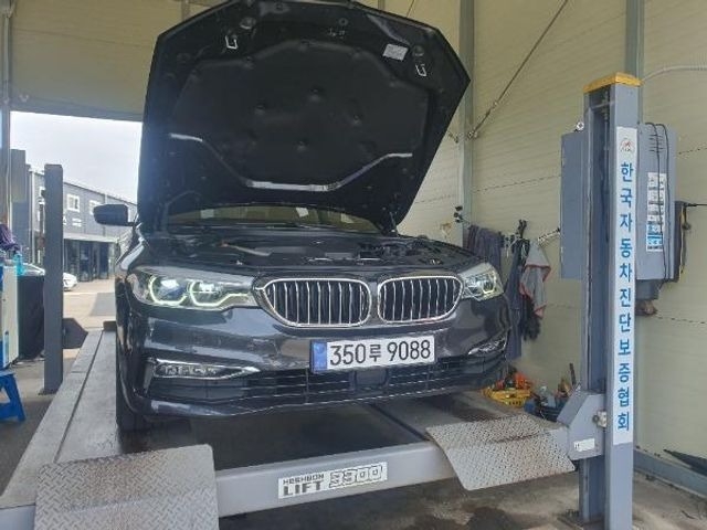 BMW 5-Series 2018 — inspection photo 1