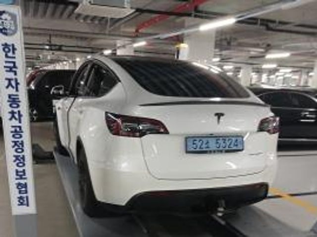 Tesla Model Y 2021 — inspection photo 2