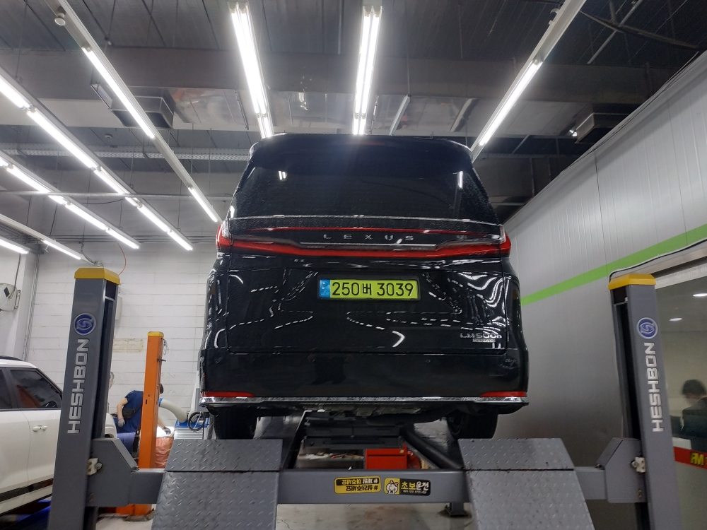 Lexus LM 2025 — inspection photo 2