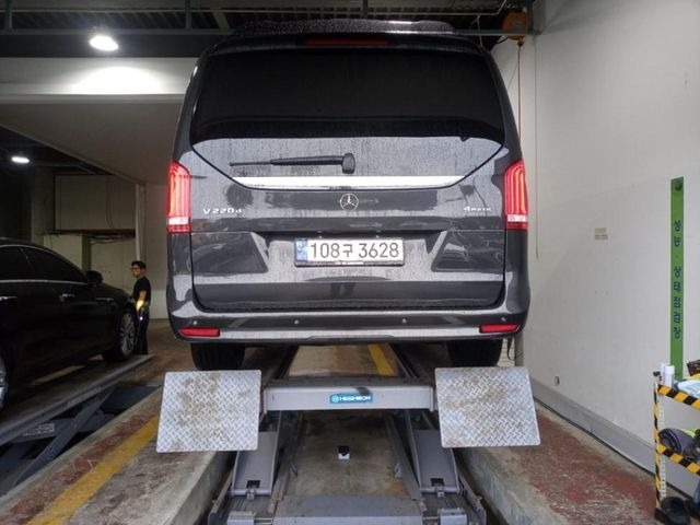 Mercedes-Benz V-Class 2023 — inspection photo 2