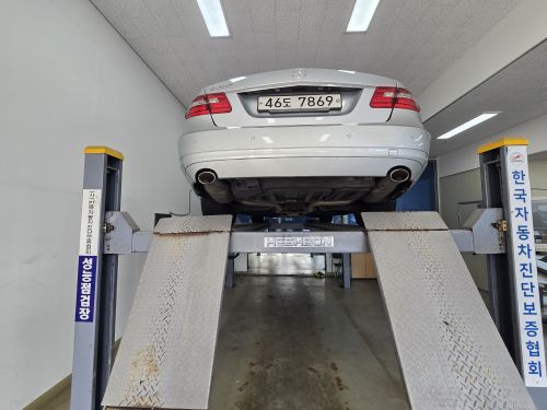 Mercedes-Benz E-Class 2011 — inspection photo 2