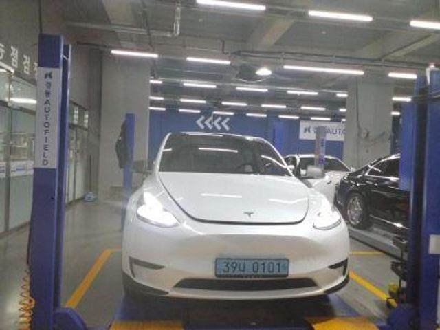 Tesla Model Y 2024 — inspection photo 1