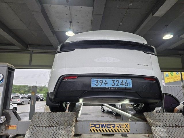 Tesla Model Y 2025 — inspection photo 2