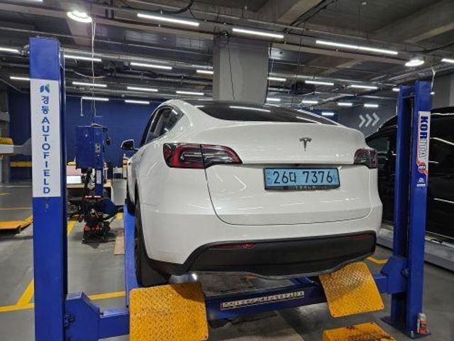 Tesla Model Y 2023 — inspection photo 2