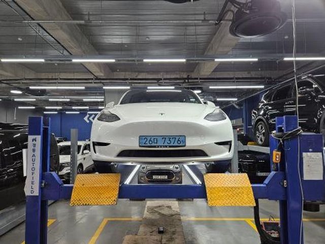Tesla Model Y 2023 — inspection photo 1