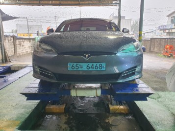 Tesla Model S 2017 — inspection photo 1
