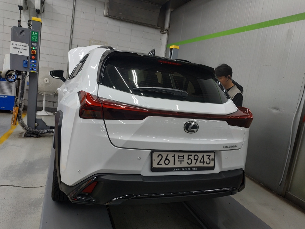 Lexus UX 2024 — inspection photo 2