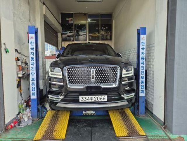 Lincoln Navigator 2020 — inspection photo 1