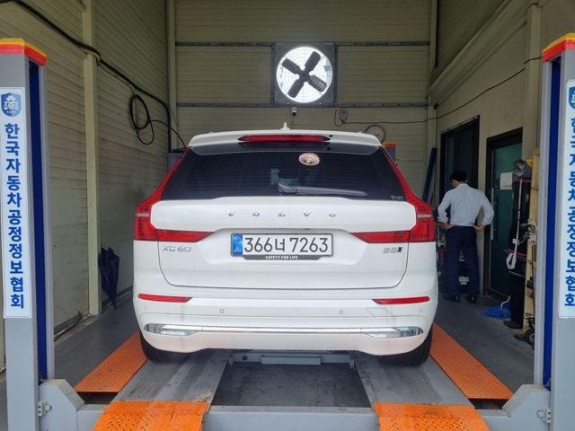Volvo XC60 2025 — inspection photo 2