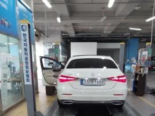 Mercedes-Benz C-Class 2025 — inspection photo 2