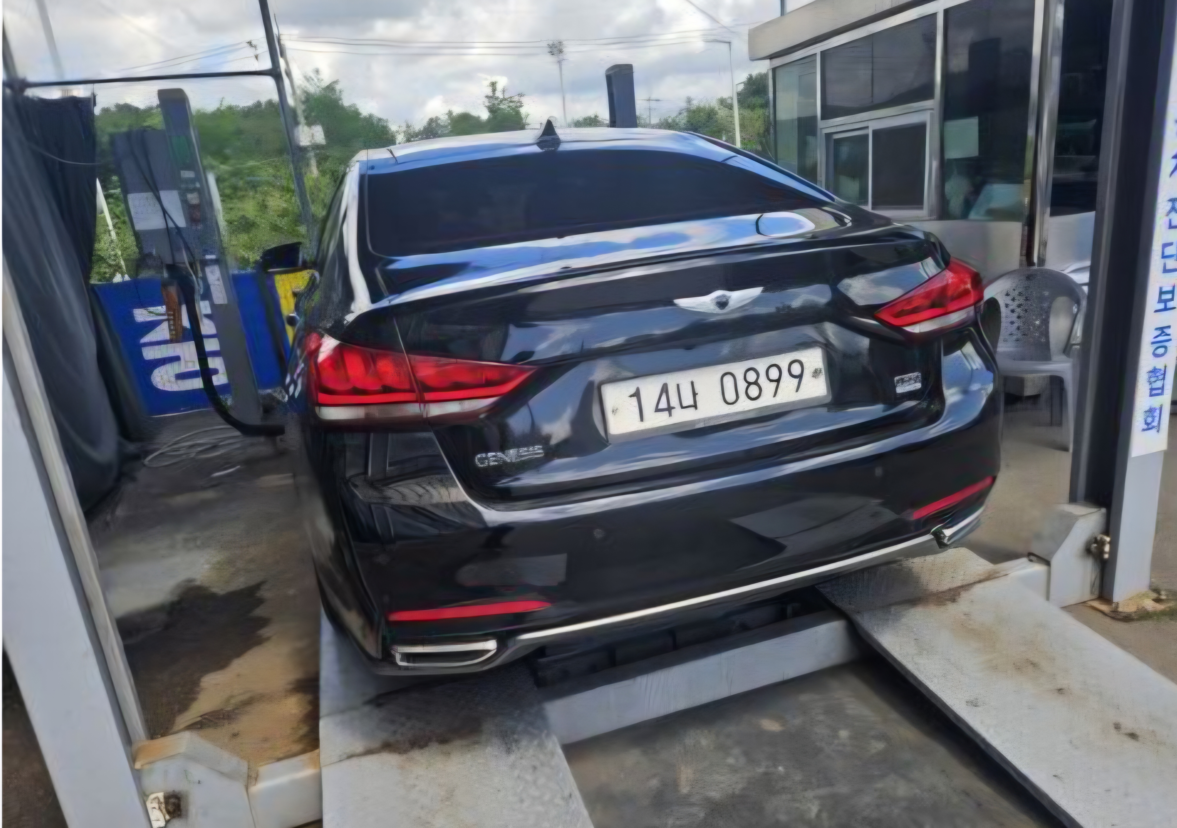 Hyundai Genesis 2016 — inspection photo 2