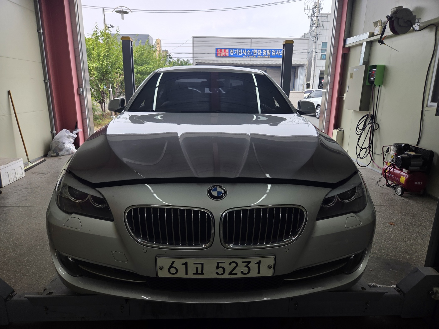 BMW 5-Series 2011 — inspection photo 1