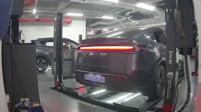 Tesla Model Y 2025 — inspection photo 2