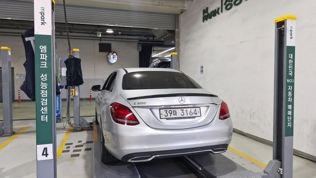 Mercedes-Benz C-Class 2018 — inspection photo 2
