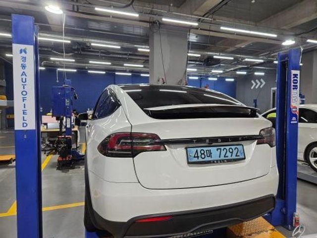 Tesla Model X 2023 — inspection photo 2