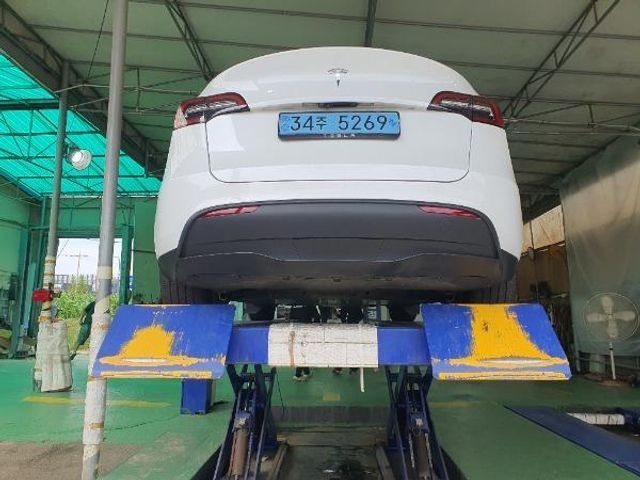 Tesla Model Y 2024 — inspection photo 2