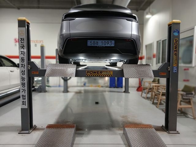Tesla Model Y 2025 — inspection photo 2