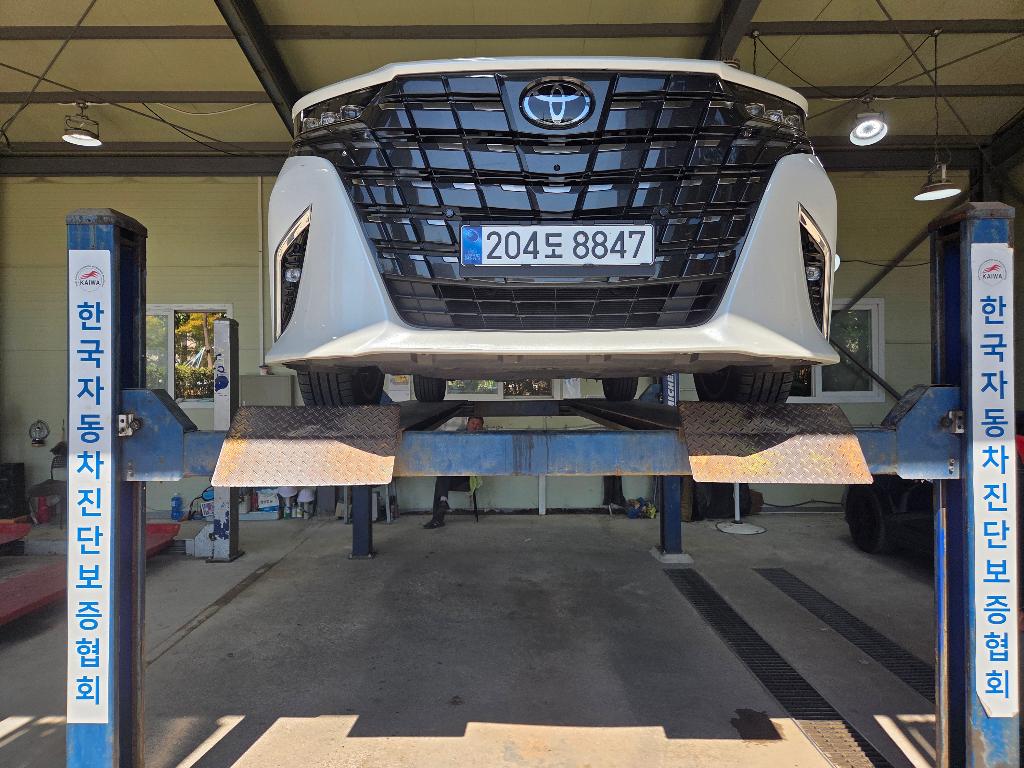 Toyota Alphard 2025 — inspection photo 1