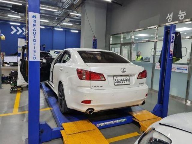 Lexus IS 2011 — inspection photo 2