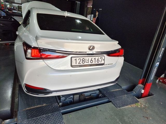 Lexus ES 2023 — inspection photo 2