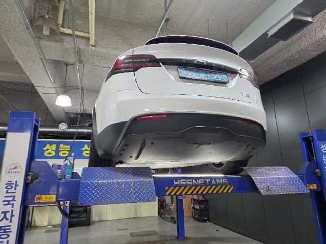 Tesla Model X 2023 — inspection photo 2