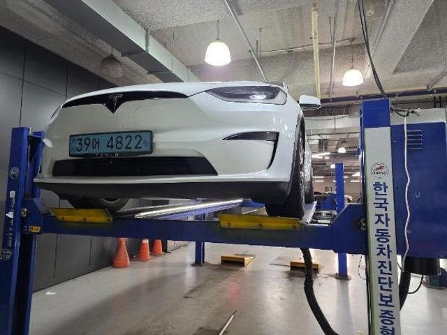 Tesla Model X 2023 — inspection photo 1