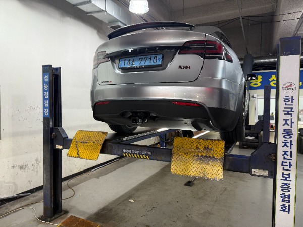 Tesla Model X 2023 — inspection photo 2