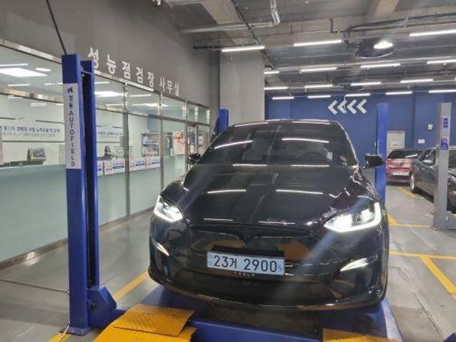Tesla Model X 2026 — inspection photo 1