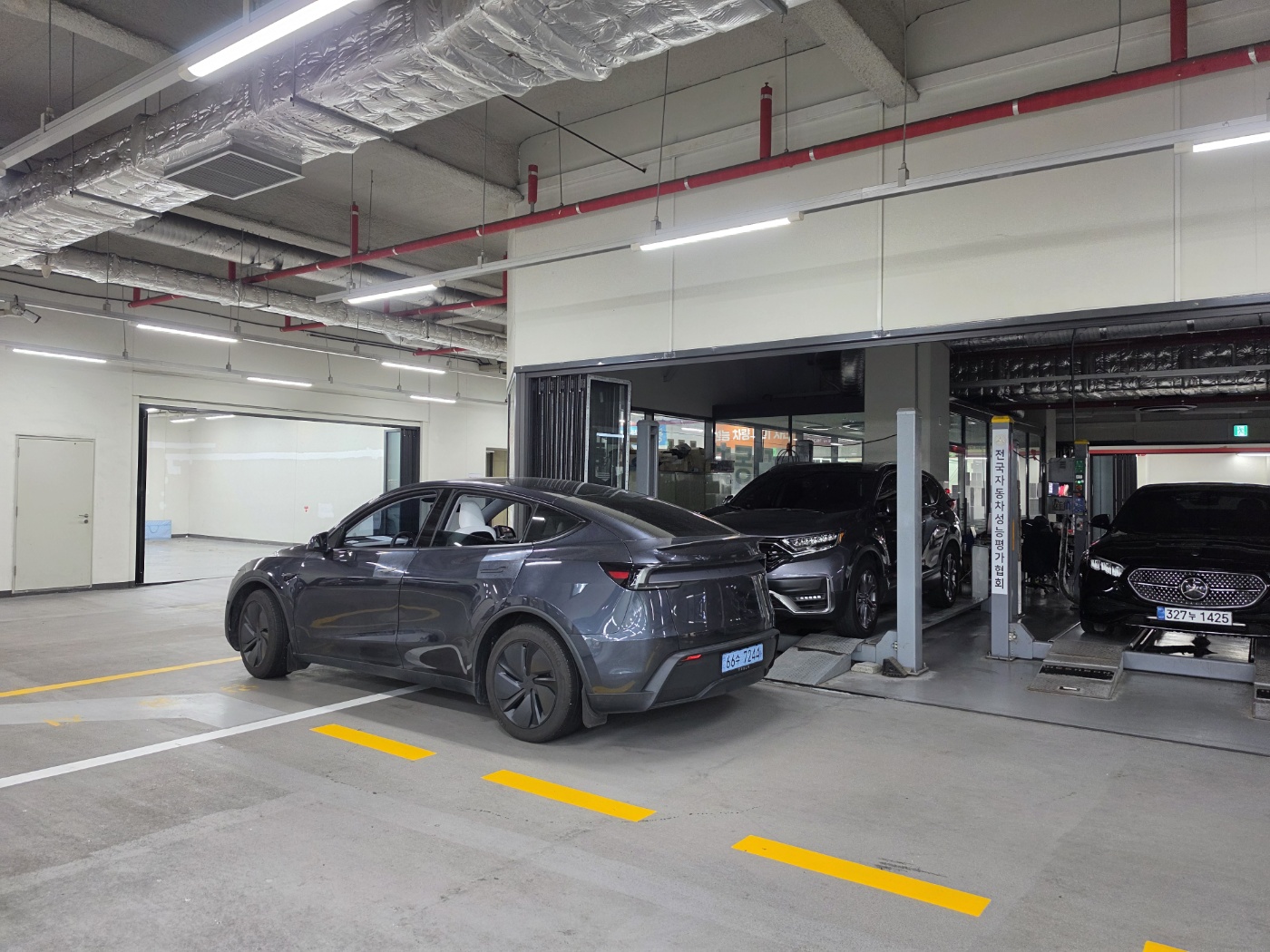 Tesla Model Y 2025 — inspection photo 2