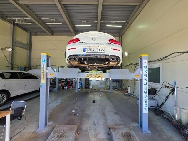 Mercedes-Benz C-Class 2023 — inspection photo 2
