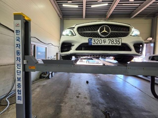 Mercedes-Benz C-Class 2023 — inspection photo 1