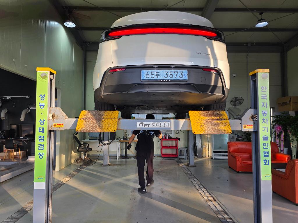 Tesla Model Y 2025 — inspection photo 2