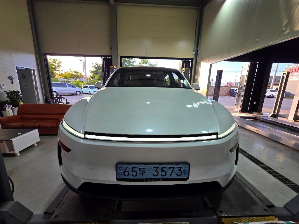 Tesla Model Y 2025 — inspection photo 1