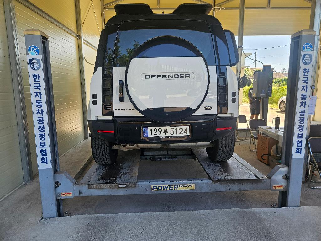 Land Rover Defender 2023 — inspection photo 2